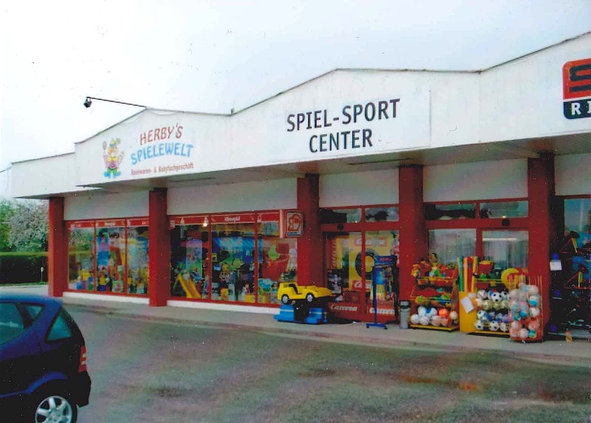 Das Spiel-Sport-Center in Schalchen mit Herby's Spielewelt und Sportgeschäft unter einem Dach